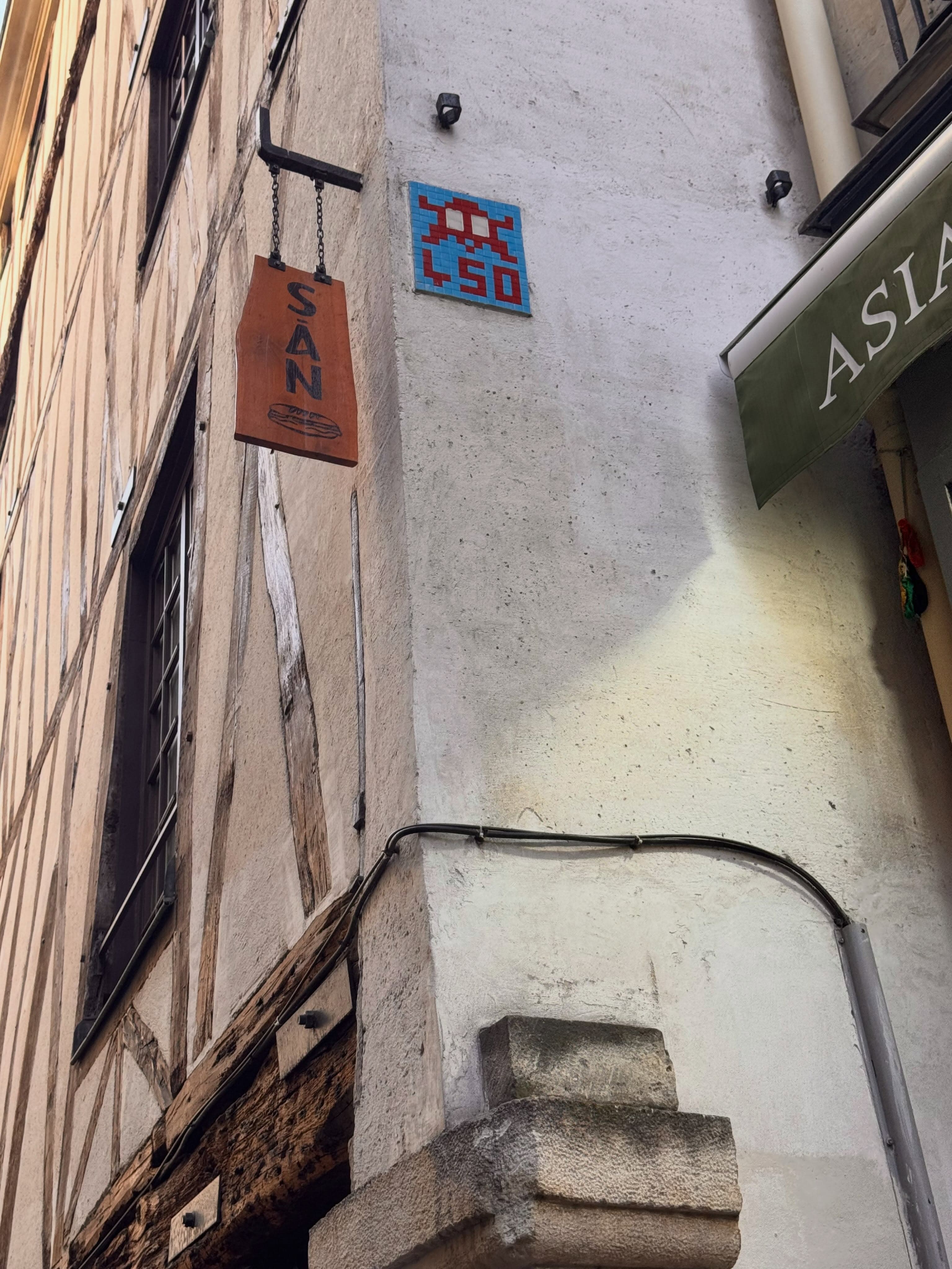 Photo by @adrien_chasse_invaders in Rue au Maire.