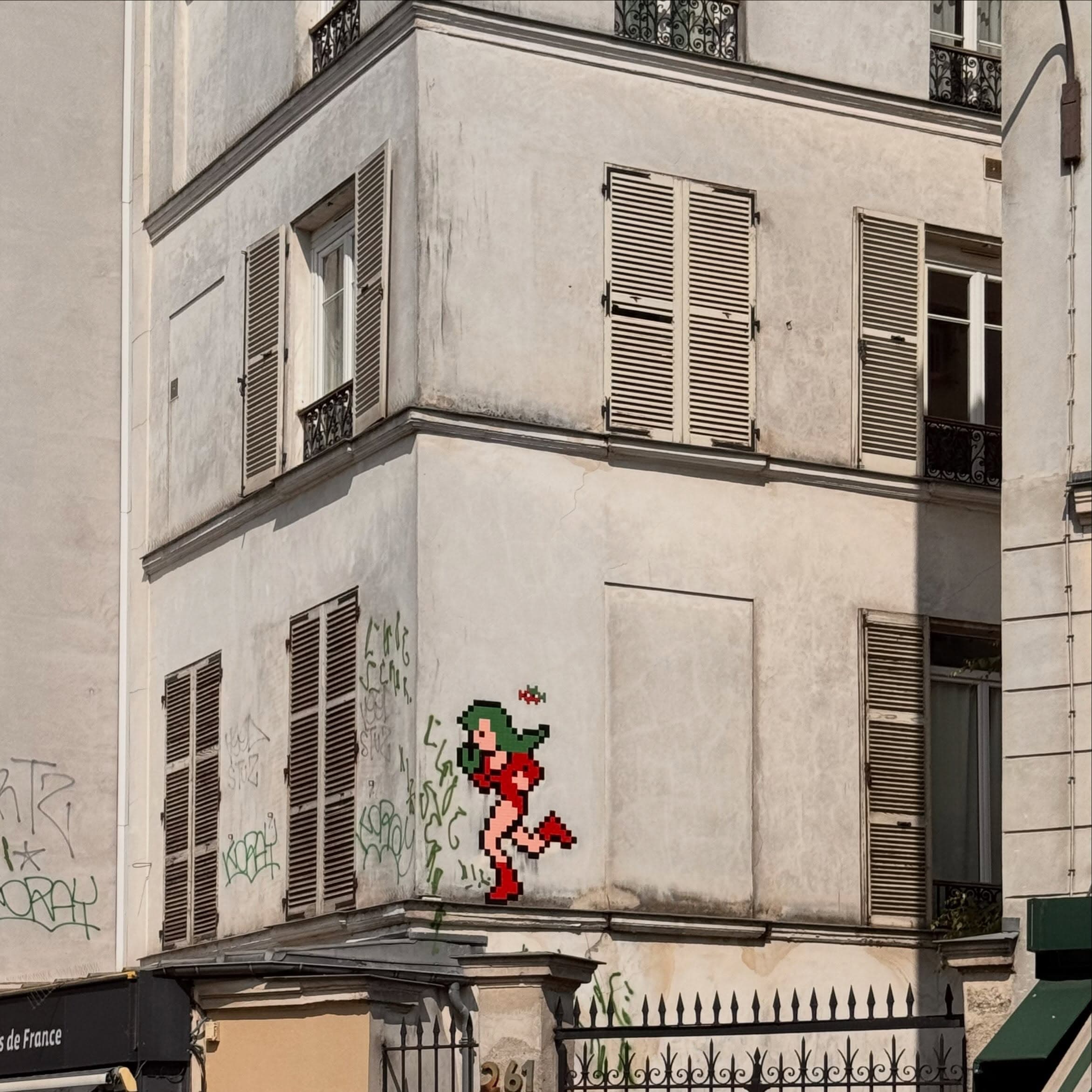 Photo by @adrien_chasse_invaders in Rue de Belleville.