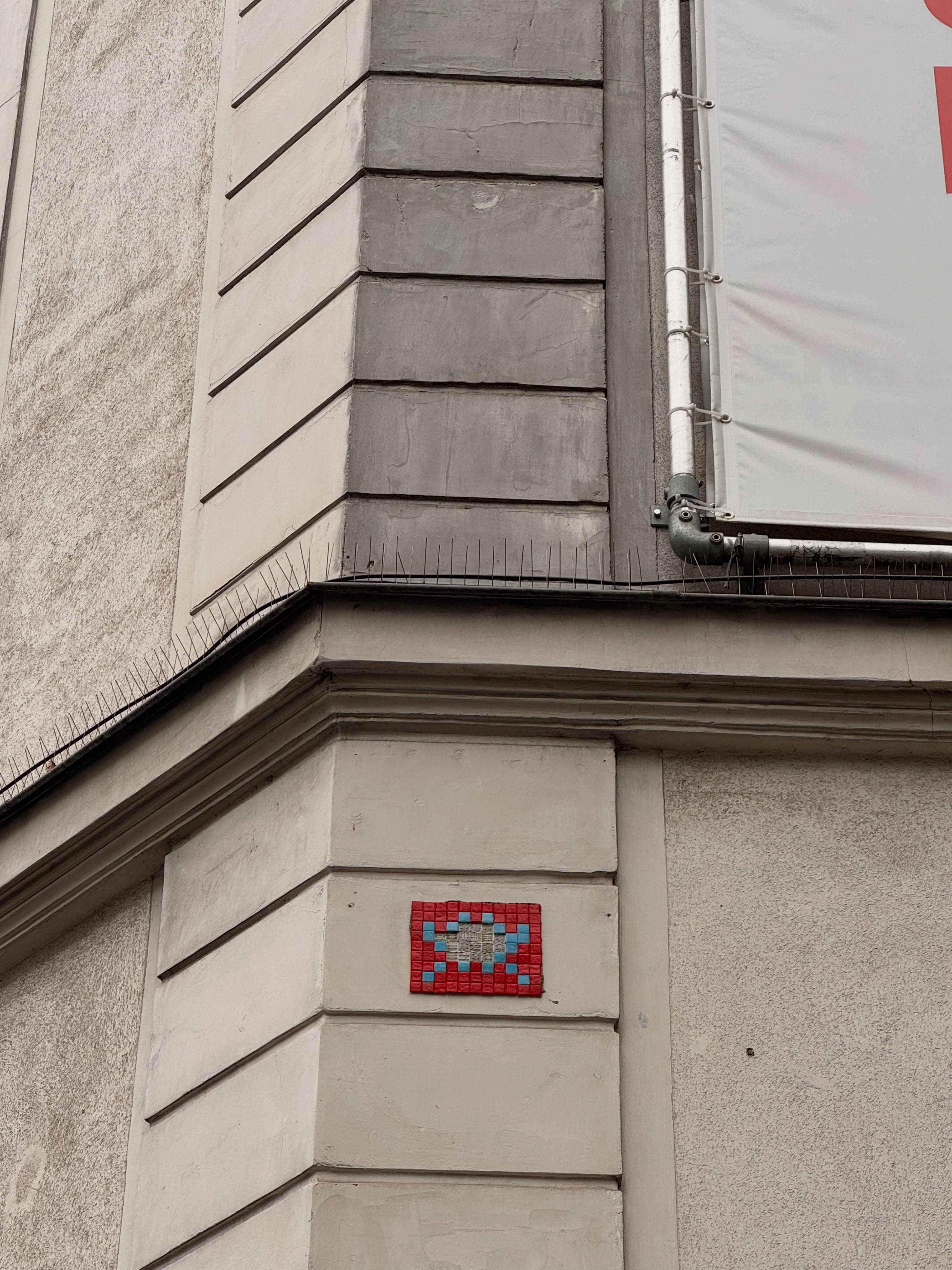 Photo by @adrien_chasse_invaders in Rue de Ménilmontant.