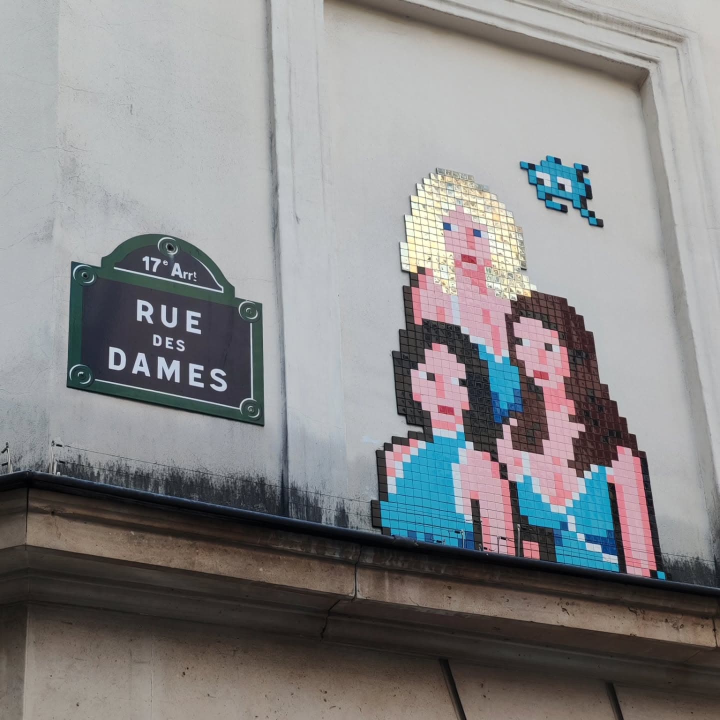 Photo by Delphine Simonet de Pardieu in Rue Des Dames 17e with @invaderwashere. May be pop art of Sacré-Cœur and text that says '变 17 7°Arr! Arr! RUE RUE DAMES DES'.