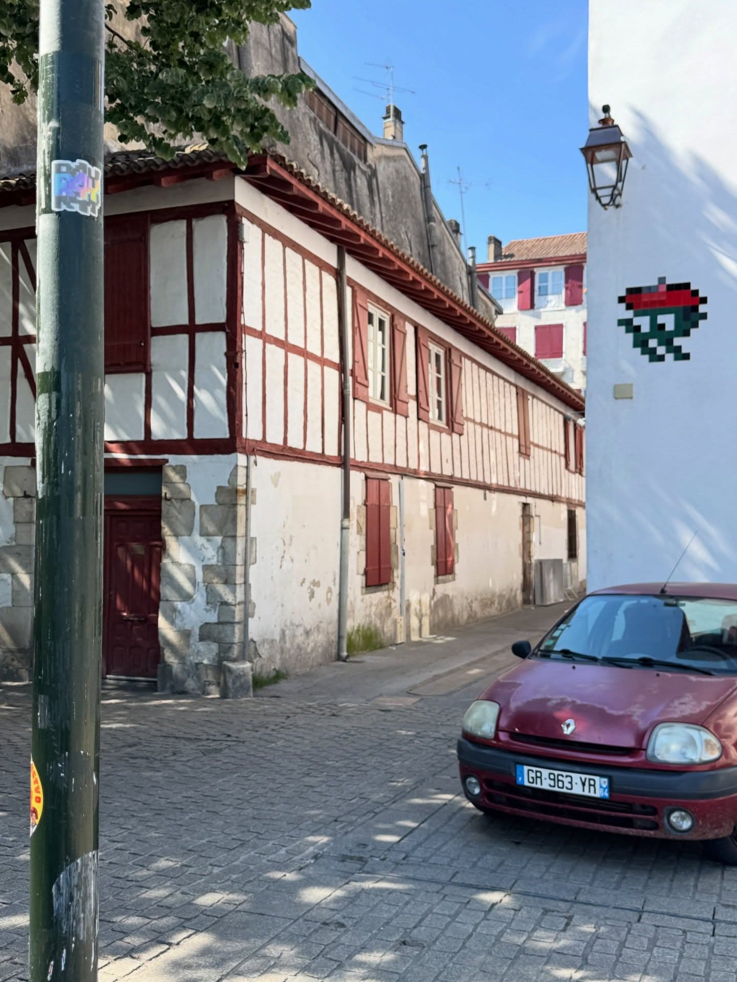 Photo by R4Y in Bayonne, France.
