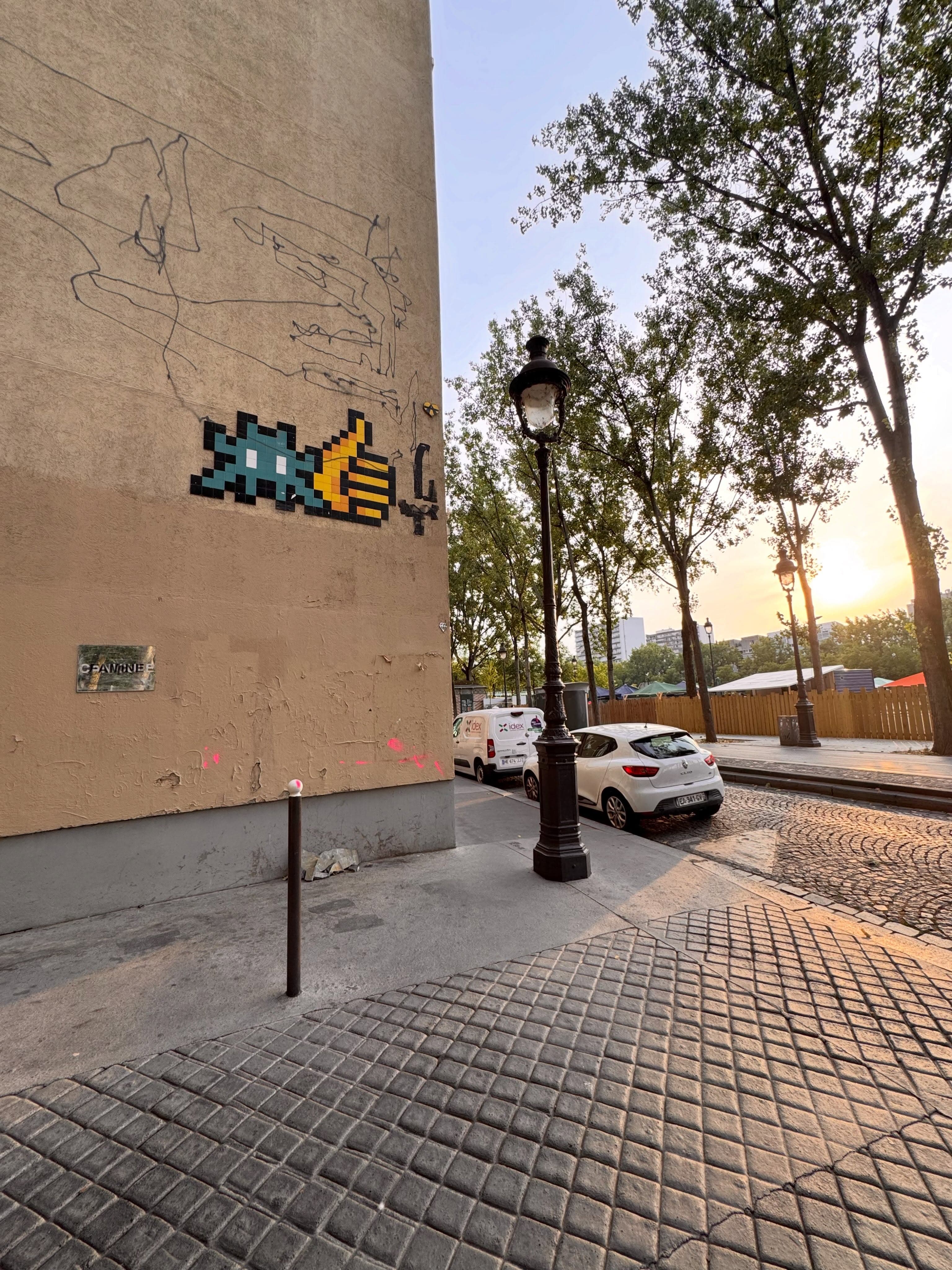 Photo by @adrien_chasse_invaders in Bassin de la Villette.