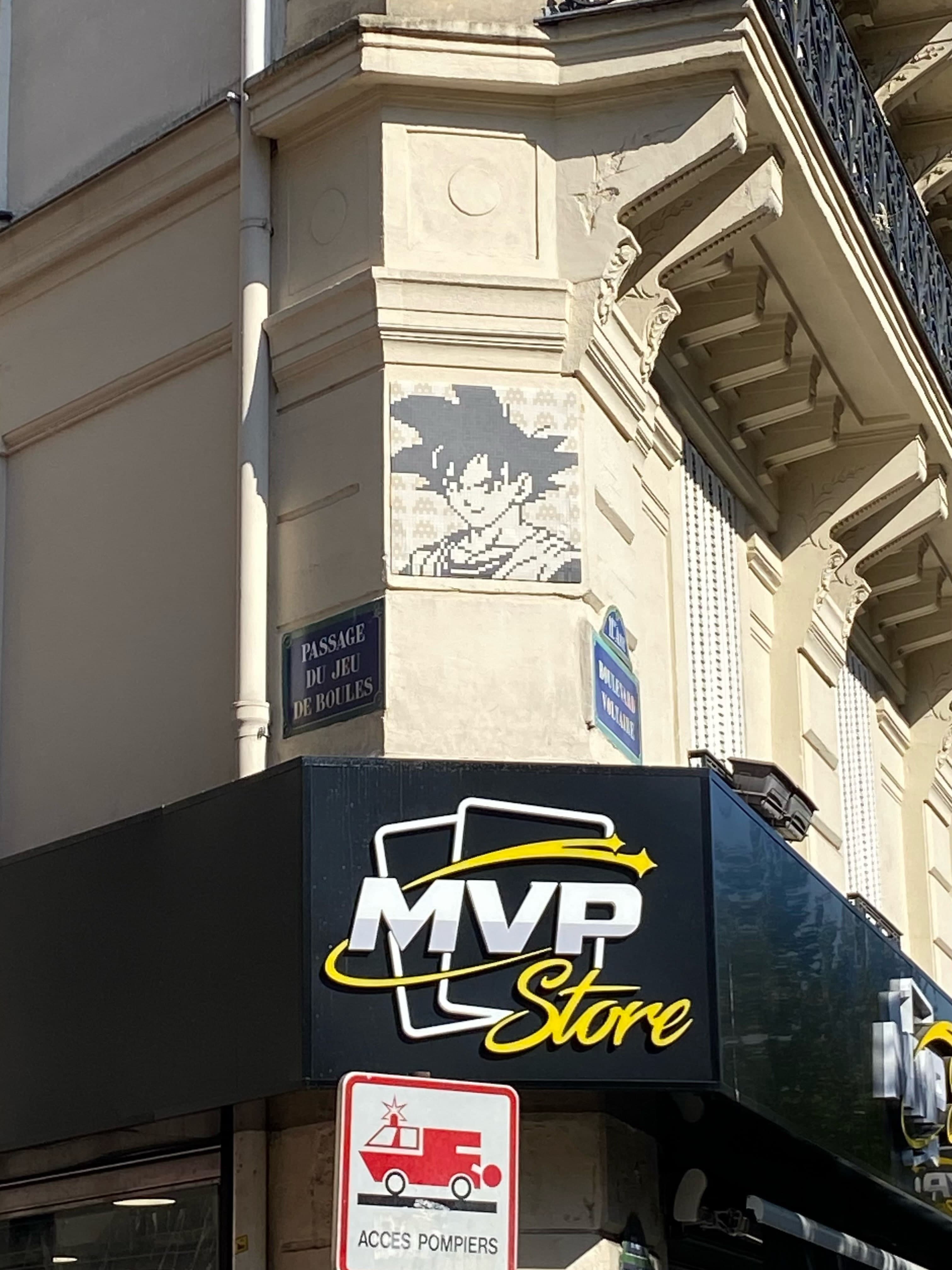 Photo by Zhou Invaders in Paris.