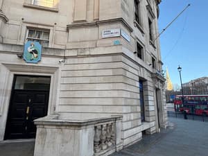 Invader LDN_185