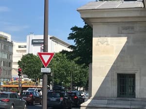 Invader PA_127