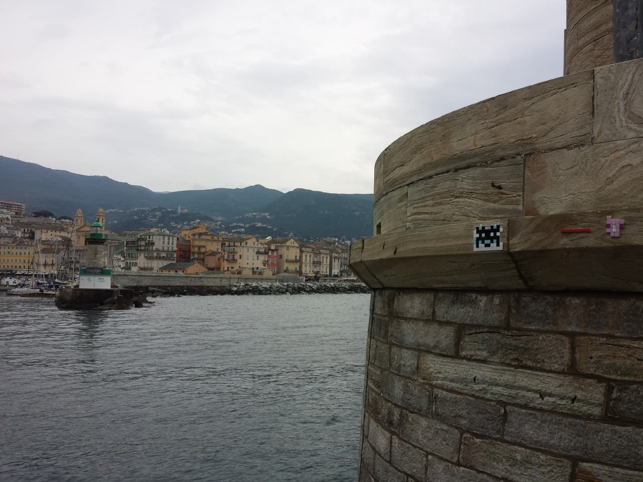 Invader BTA_24