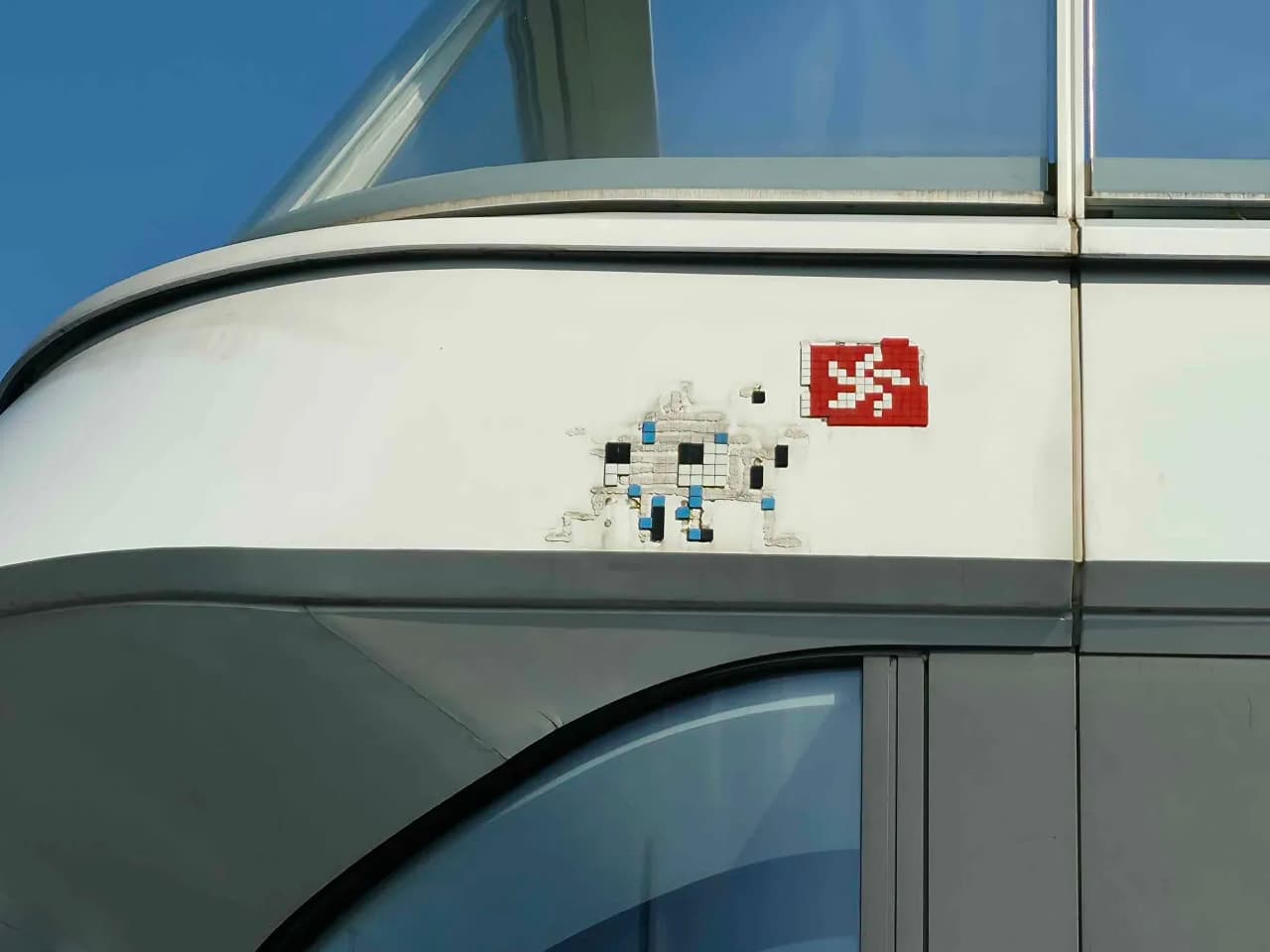 Invader HK_108