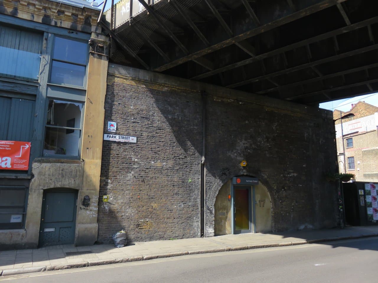 Invader LDN_83