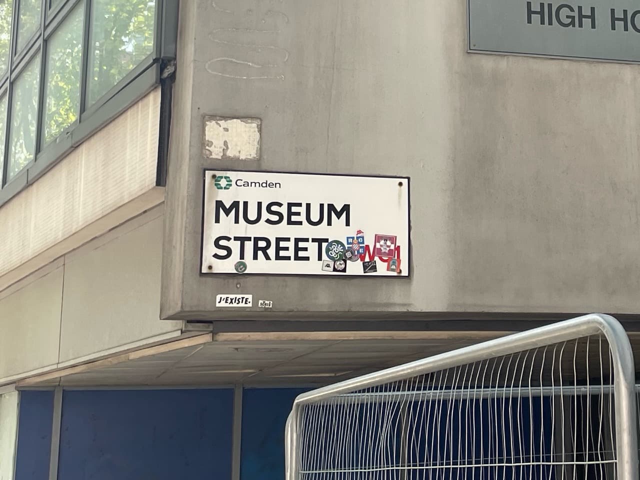 Invader LDN_103