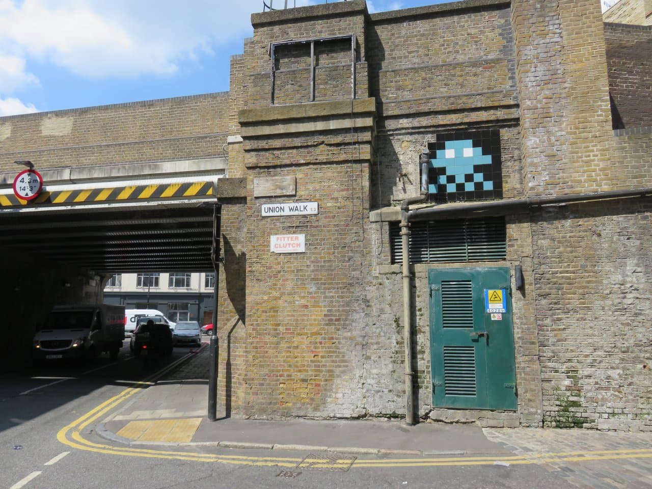 Invader LDN_106