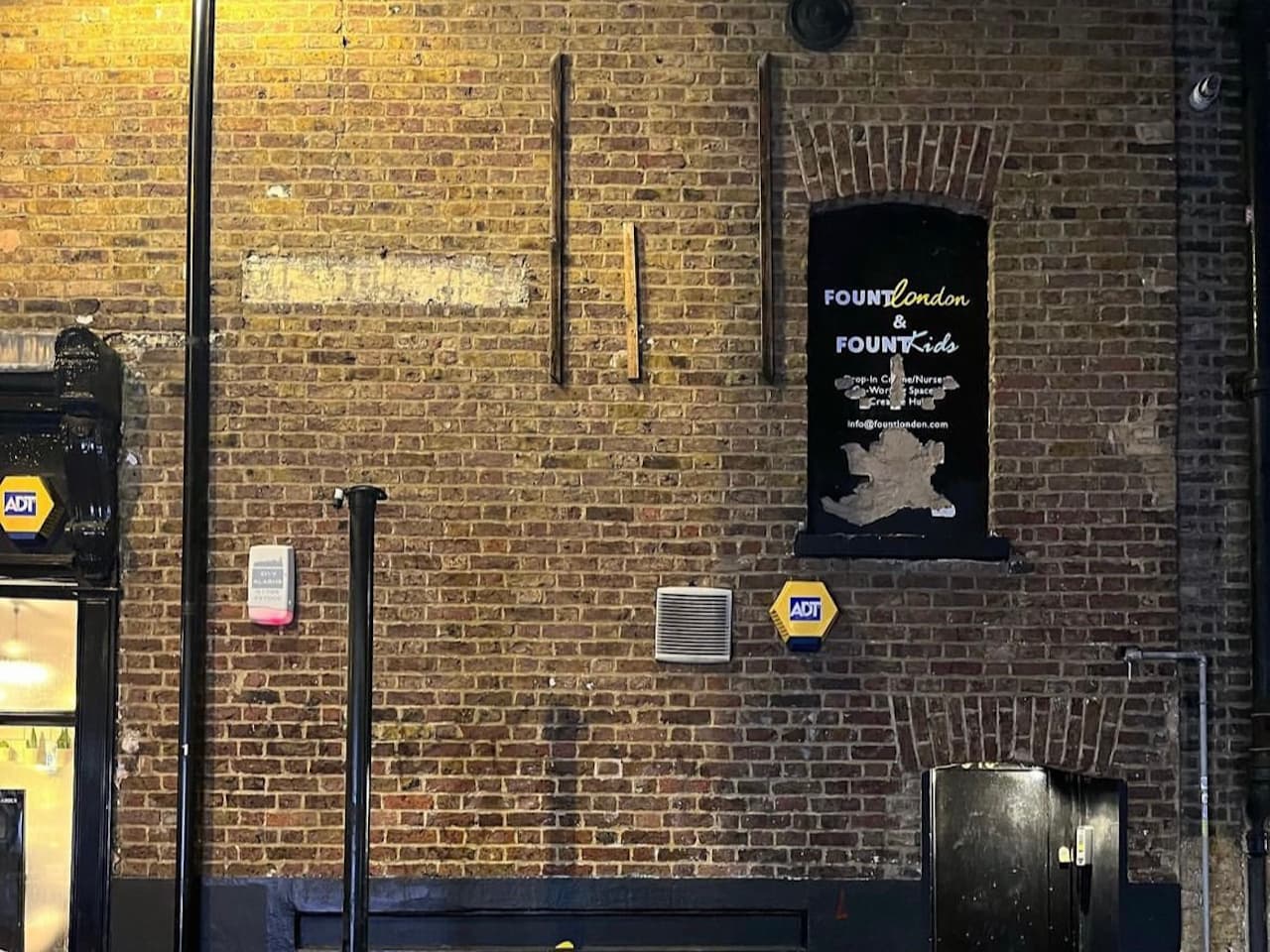 Invader LDN_115