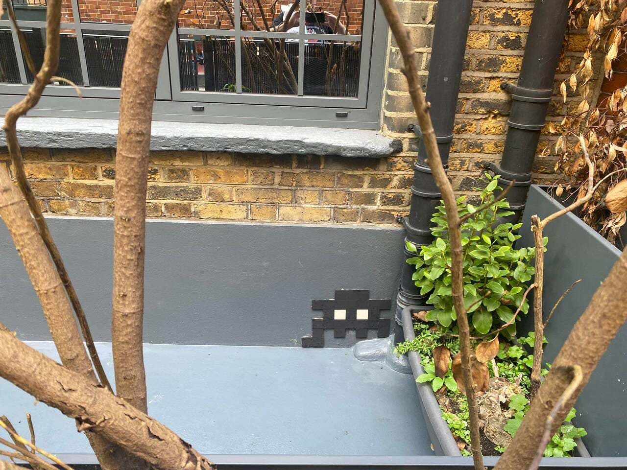 Invader LDN_121