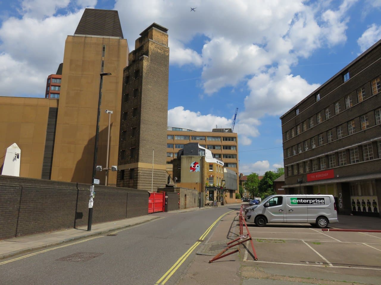 Invader LDN_126