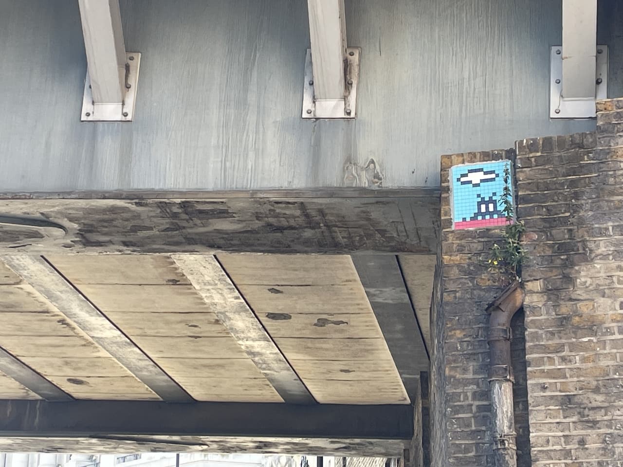 Invader LDN_129