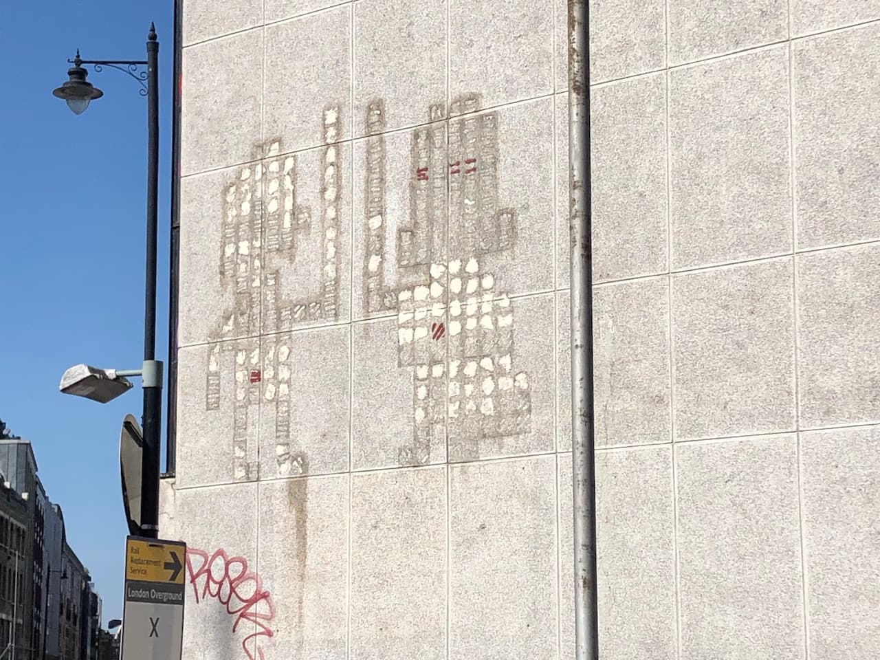 Invader LDN_132