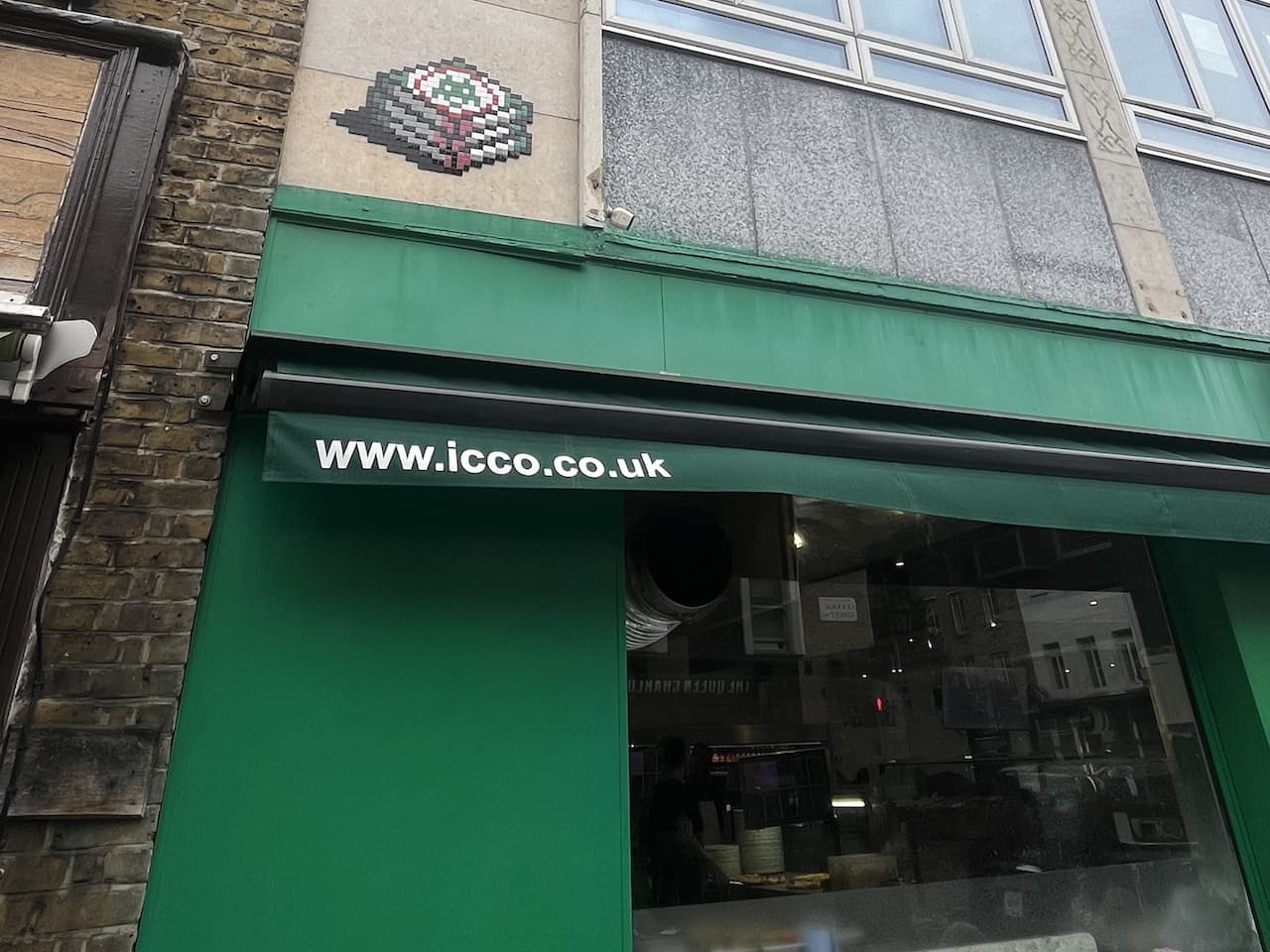 Invader LDN_153