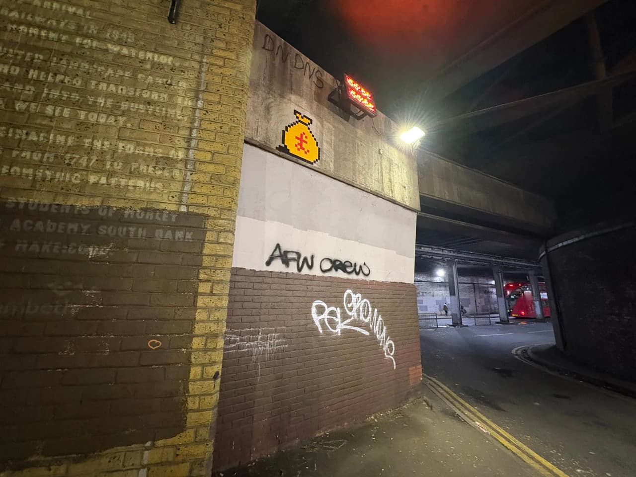 Invader LDN_182
