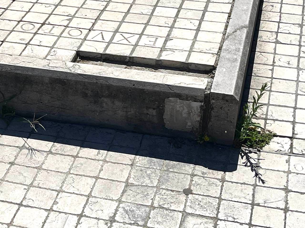 Invader LY_27