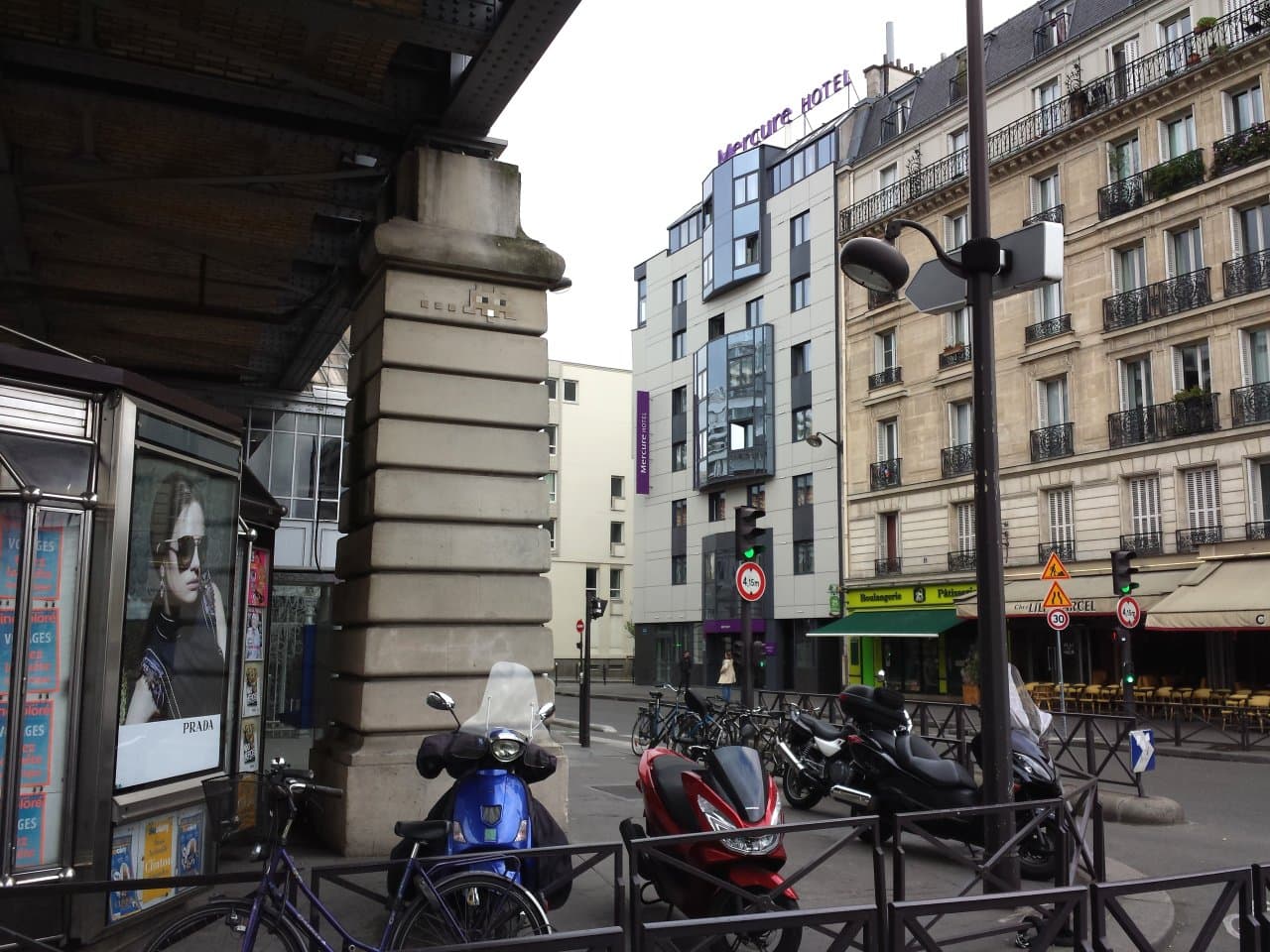 Invader PA_220