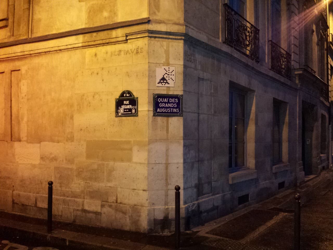 Invader PA_392