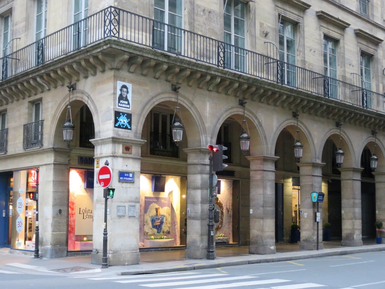 Invader PA_893