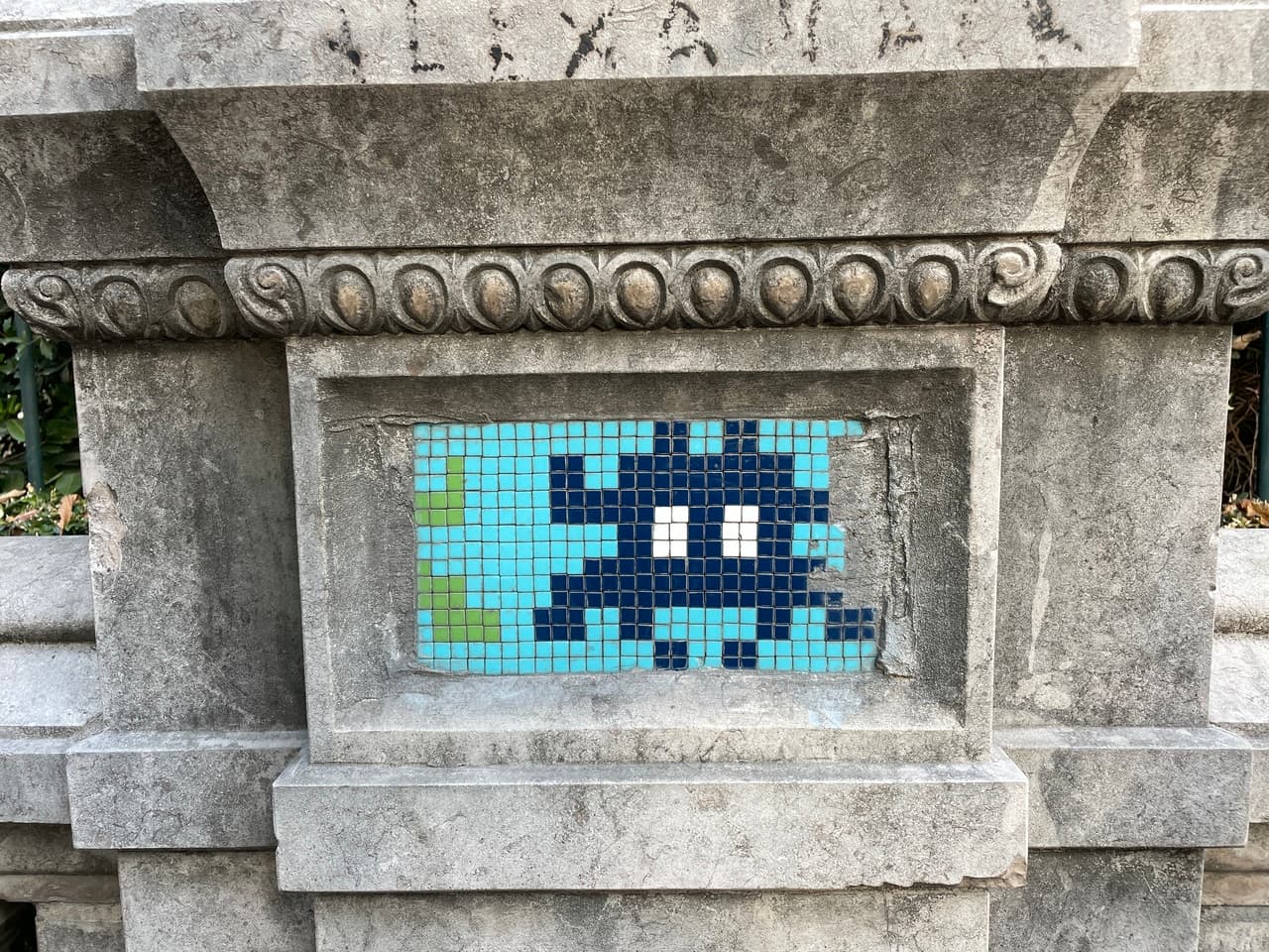 Invader PA_975